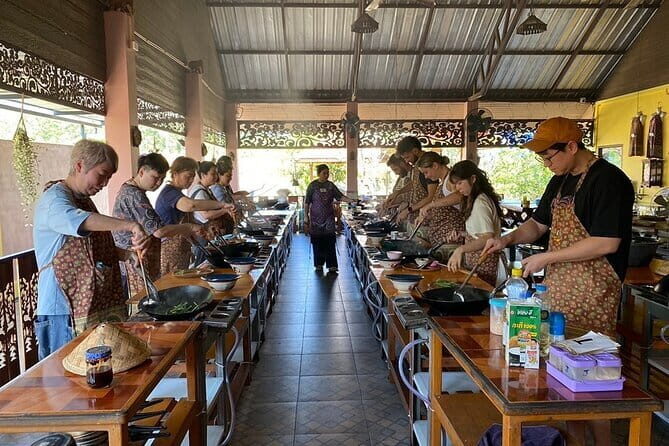 Chiang Mai Thai Cooking Market Tour with Lakeside Pavilions - Price and Value Analysis