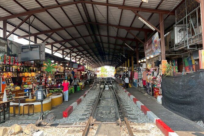Damnoen Saduak and Maeklong Railway Market Tour with Private Car - What’s the Experience Like?