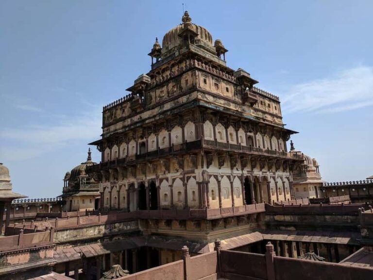 Datia: Bir Singh Palace, Peetambara Peeth & Sonagiri Tour - How the Tour Comes Together