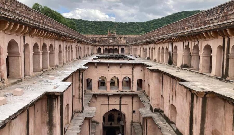 Delhi: 15th Century Neemrana Fort - Car, Guide, Lunch - In-Depth Review of the Neemrana Day Tour