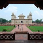 Delhi Agra Delhi: Round Trip By Gatimaan Express Train - Discovering Agra Fort: A Mughal Stronghold
