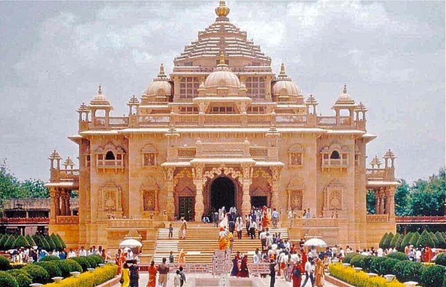 Delhi: Akshardham Temple Tour and Musical Fountain Show - Exploring the Temple’s Architectural Grandeur
