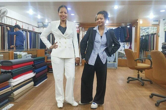 Delhi : Customized Half or Full Day Delhi Shopping Tour - Itinerary Breakdown: What to Expect at Each Stop