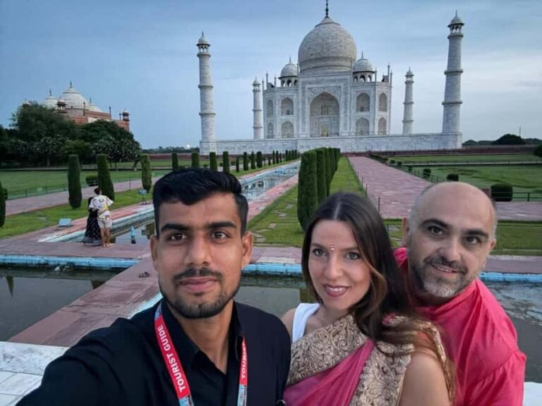 Delhi: Overnight Taj Mahal & Agra Tour With Fatehpur Sikri - What Makes This Tour Stand Out?