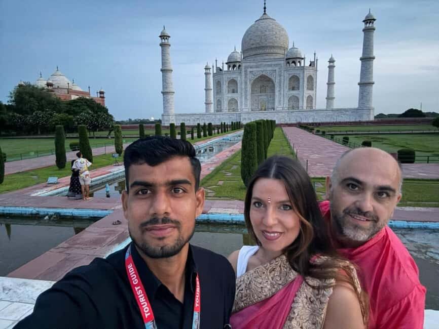 Delhi: Overnight Taj Mahal & Agra Tour With Fatehpur Sikri - What Makes This Tour Stand Out?