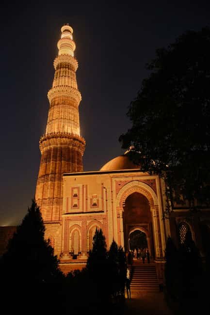 Delhi: Qutub Minar Heritage Night Tour with Guide - The Itinerary Breakdown