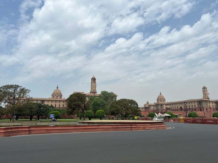Delhi: Spiritual Tour with India Gate and Water Show - Practical Details and Travel Tips
