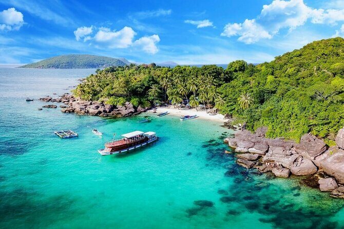 Discover 2 Islands of Phu Quoc by boat - Snorkeling at Gam Ghi Island