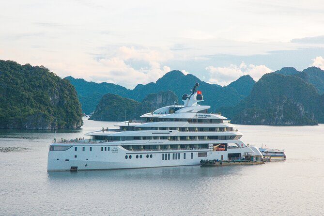 Discover Ha Long Bay in 2 Days and 1 Night Cruise Experience - Food and Dining