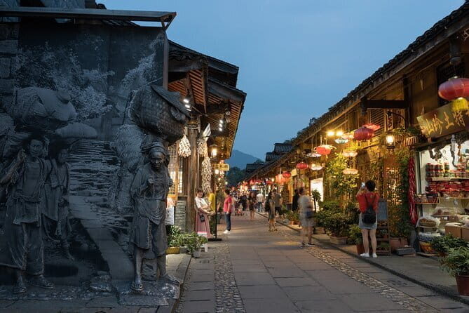 Dujiangyan Foodie Night Tour in Guanxian ancient town - Scenic Wandering and Nighttime Heritage