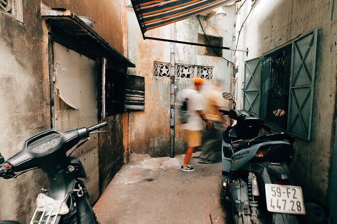 Early Riser Walk: Grandma Noodles, Cafe, Exotic Fruits & History - Practical Details and What to Expect