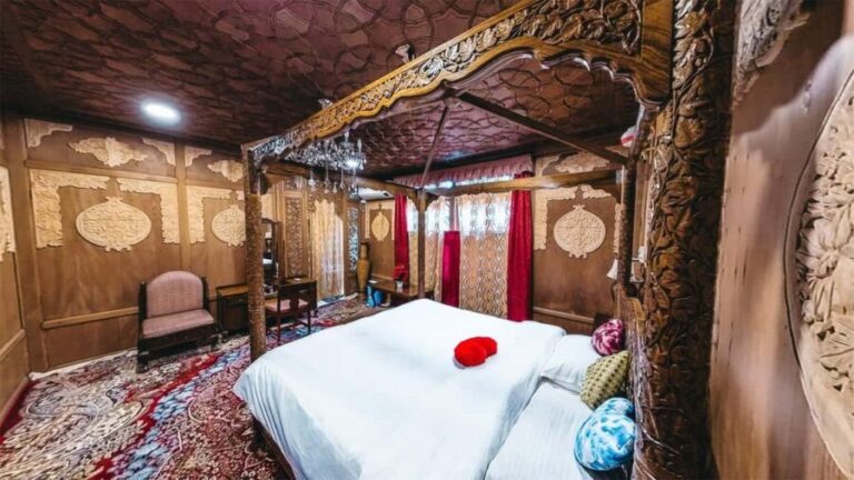 Essence of Kashmir 5 days 4 Night Accommodation With Tours - Authenticity and Comfort: What Makes This Tour Stand Out