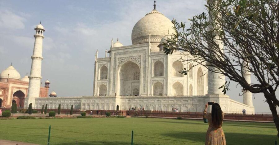 From Delhi: Same Day Taj Mahal Tour by Car with Chauffeur - The Itinerary in Detail: What You Can Expect