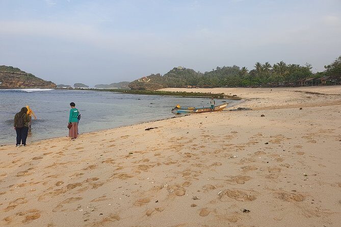 Full Day Tour Pacitan-East java departure from Yogyakarta:Beaches,cave,and River - Who Will Love This Tour?