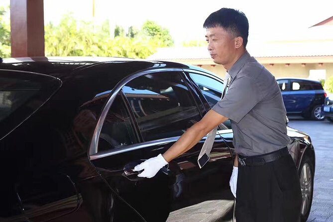 Guangzhou Baiyun Airport Guangzhou Hotels:Private with Meet & Great Service - The Value of Good Communication and Punctuality