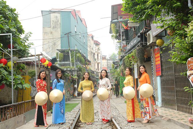Hanoi: Tradditional Ao Dai & Non La Rental - FAQs