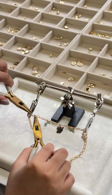 Hanoi: Vietnam gold-plated jewel assemble workshop - A Detailed Look at the Hanoi Jewelry Workshop