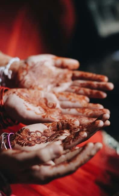 Henna on hands in Jaipur - Who Will Love This Experience?