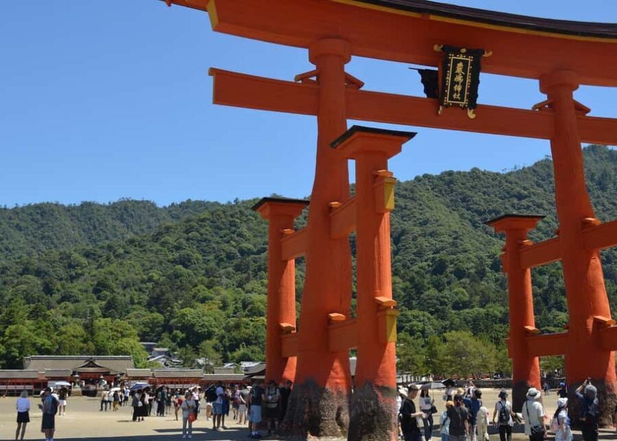 Hiroshima: Miyajima Local Eats and Sacred Sites in 2 Hours - Who Should Choose This Tour?