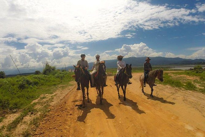 Horse Lesson+Riding+Wat Tonkwen wooden temple.Chiangmai - The Scenic and Cultural Highlights of Wat Ton Kwen
