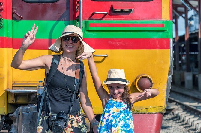 Iconic Markets: Damnoen & Train Market Explore - Frequently Asked Questions