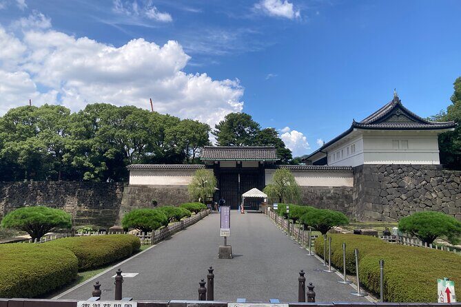 Imperial Palace Historical Walking Tour with an expert guide - A Closer Look at the Itinerary