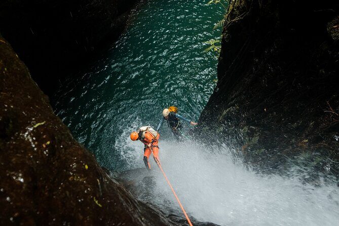 Intermediate canyoning trip in Bali "Aling Canyon" - An In-Depth Look at the Aling Canyon Canyoning Experience