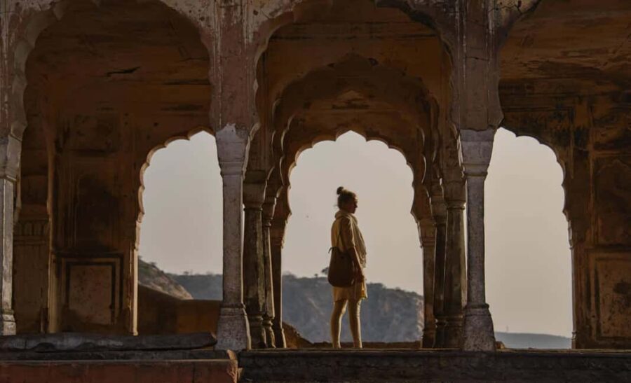 Jaipur: Heritage Forts & Palaces Tour with Monkey Temple - Exploring Amber Fort