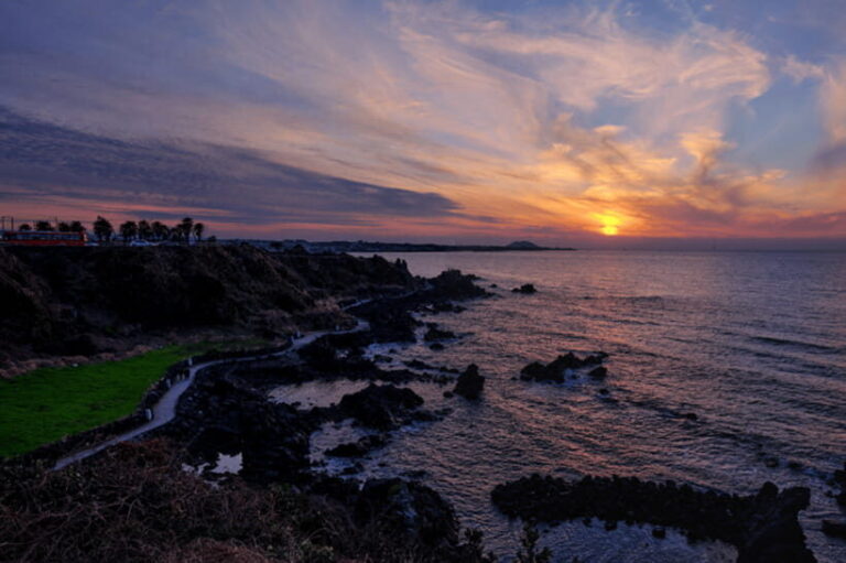 Jeju: Sunset Tour Olle Trail Walking Tour with Hotel Pickup - A Detailed Look at the Jeju Sunset Tour Experience