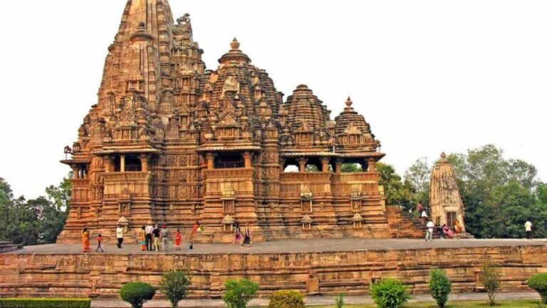 Khajuraho: Full-Day Private Guided Temples and History Tour - Exploring the Iconic Temples