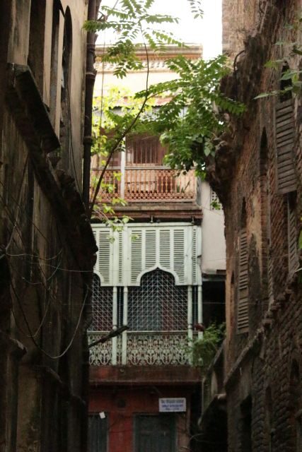 Kolkata: A Sea of Faces and A Thousand Places - In-Depth Review of the Kolkata Tour: A Day in the Life of the City