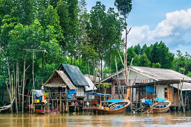 Krabi Cultural Experience - Wat Kaew Korawaram: A Peaceful Climb and Serene Views