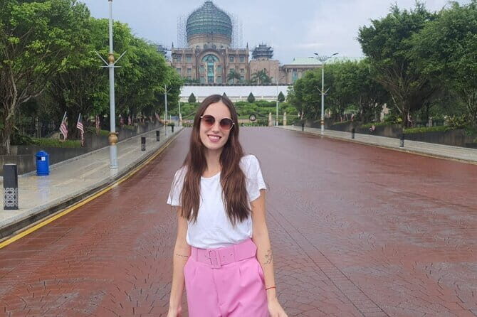 Kuala Lumpur Airport Departure Private Transfer En-Route Putrajaya Tour - Deep Dive: What to Expect During Your Transfer and Photo Stop