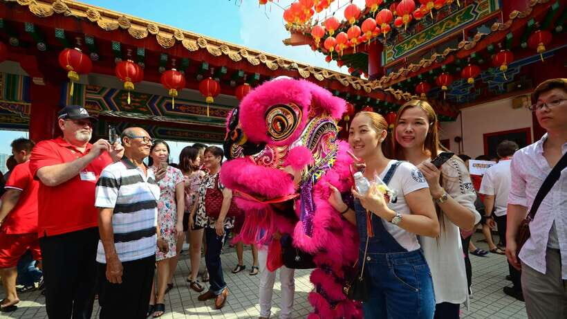 Kuala Lumpur: Private Batu Cave, National Mosque Tour, Lunch - FAQs