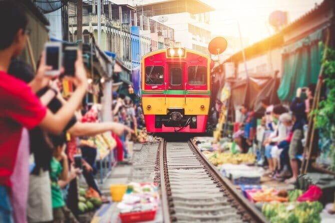 Maeklong Railway and Damnoen Saduak Floating Market Tour - Analyzing the Experience: What’s in Store for You