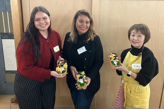 Making a bento box with cute character look in Japan - Why this tour stands out