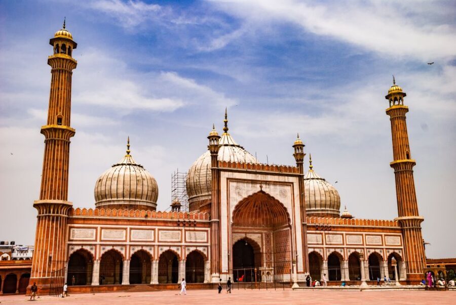New Delhi: Private 3-Day Golden Triangle Tour with Lodging - Day 1: Arrival in Delhi and Journey to Agra