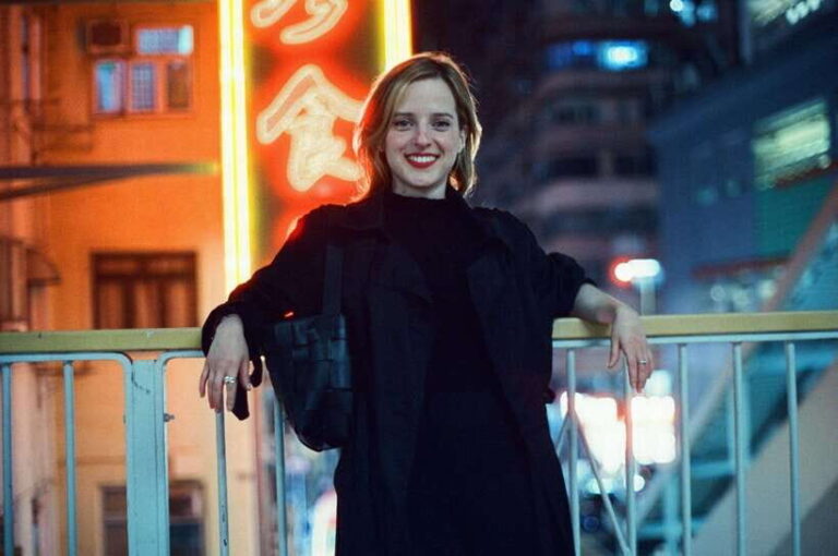 Night Photoshoot in Hong Kong: Cinematic, Moody, Personal - Exploring Hong Kong at Night: What Makes This Photoshoot Special