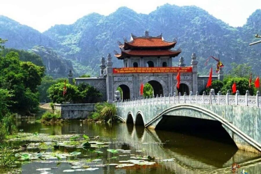 Ninh Binh Private: Hoa Lu & Tam Coc & Bich Dong & Mua Caves - Exploring Hoa Lu: Vietnam’s First Capital