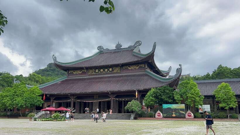 Ninh Binh Trang An Boat Ride, Bai Dinh Pagoda, Mua Cave Tour - Exploring Ninh Binh: An In-Depth Review of the Tour
