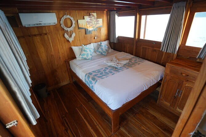 Open Sailing Trip Labuan Bajo, Using Singkolo Pinishi Boat - What’s Included and What’s Not