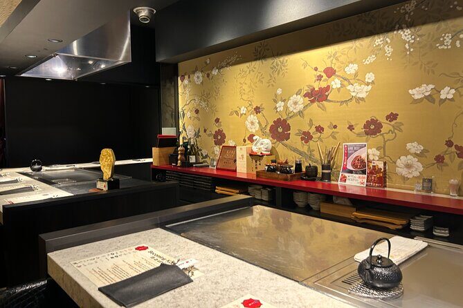Osaka Kobe Beef Teppanyaki Experience with Guide - Key Points