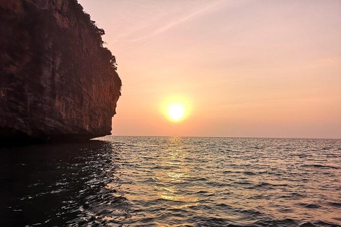 Phi Phi Don & Phi Phi Leh Sunset Trip by Arisa Speed Boat - A Detailed Look at the Phi Phi Don & Phi Phi Leh Sunset Trip