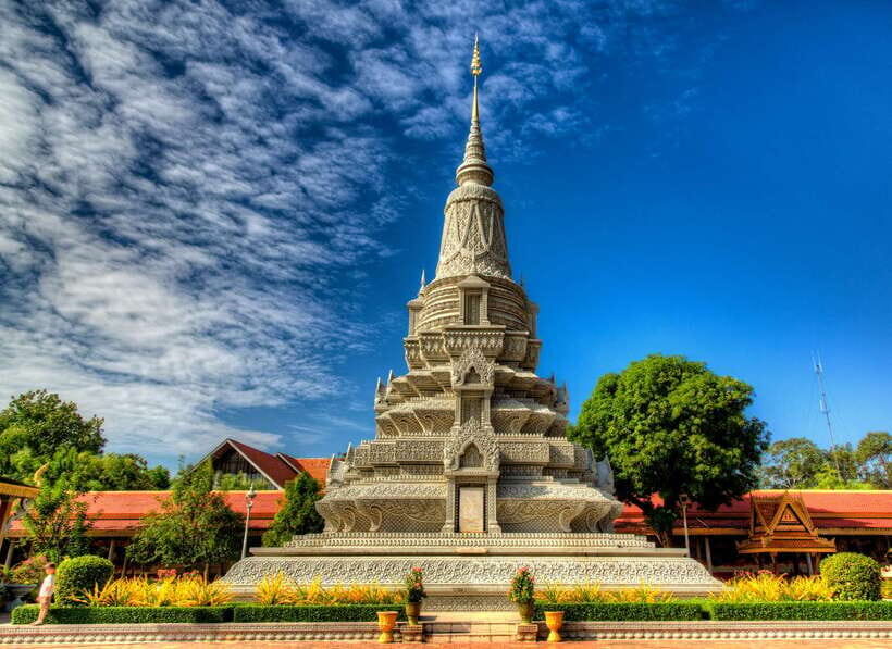 Phnom Penh: Private Walking Tour with a Local - Exploring Phnom Penh with a Local: An In-Depth Look