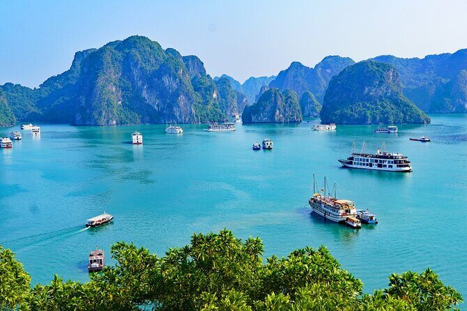 Private 15-Day Tour in Vietnam Laos and Cambodia - Cruising Halong Bay: A Highlight of Natural Beauty