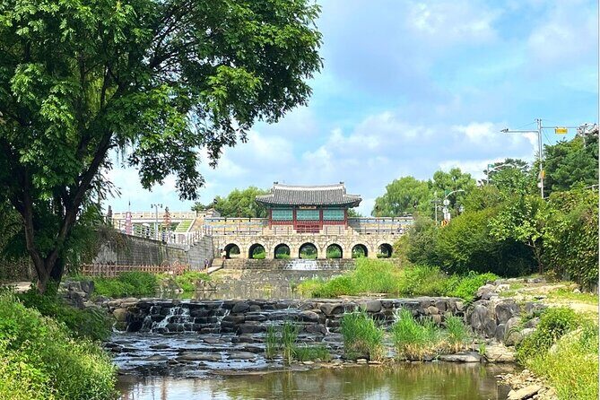 Private Korean Folk Village, Suwon Starfield Libarary&Hwaseong - Transportation and Comfort