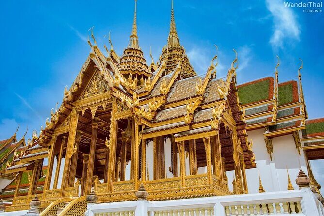 Royal Grand Palace Emerald Buddha and Reclining Buddha Group Tour - Discovering Bangkok’s Iconic Landmarks: A Deep Dive