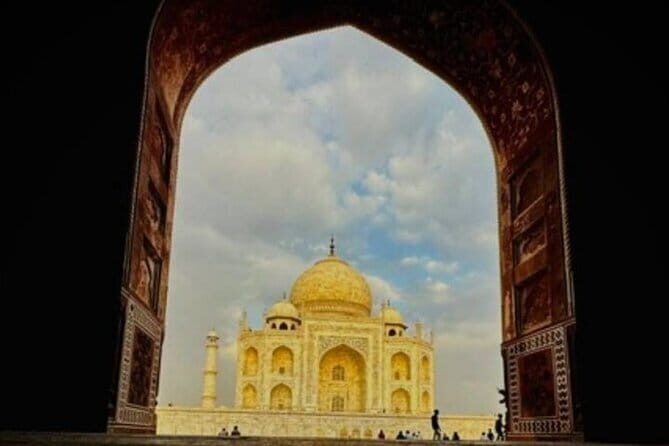 Same Day Agra From Delhi By AC Car - Who Will Love This Tour?