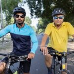 Shah Jahans Old Delhi: A Historical Bike Odyssey - The Human Element: Guides and Flexibility