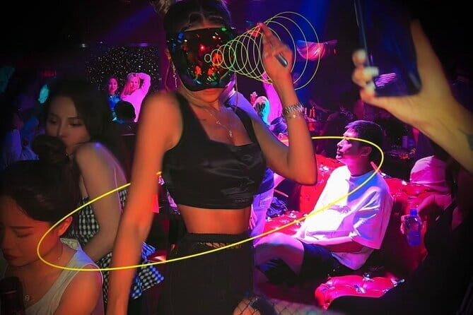 Shanghai Night Vibes Pub and Club Crawl - In-Depth Look at the Shanghai Night Vibes Pub and Club Crawl